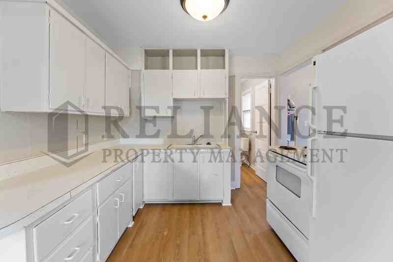 415 E 5th St - Photo 7 of 17