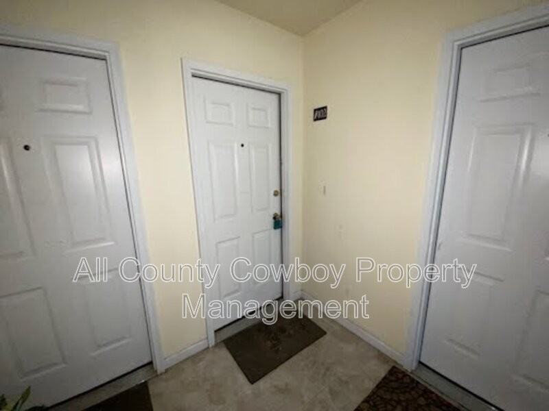 1665 N 5th St #102 - Photo 3 of 6