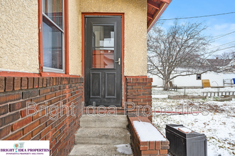 969 Lawson Ave E - Photo 5 of 18