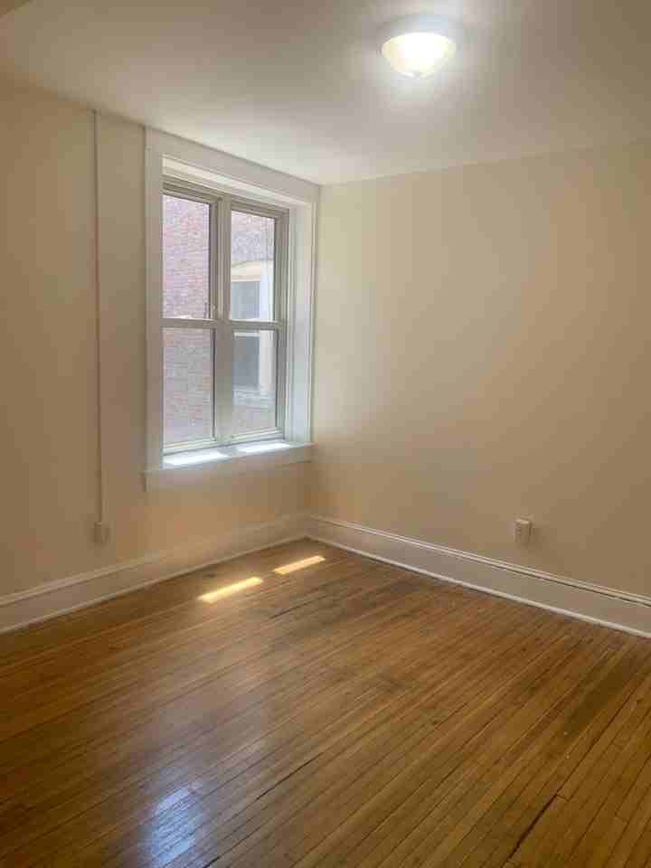 Stoneleigh Court Apartments - Photo 4 of 7