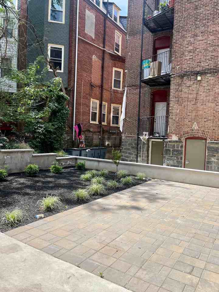 Stoneleigh Court Apartments - Photo 7 of 7