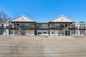 featured image of 825 N Leverett Ave