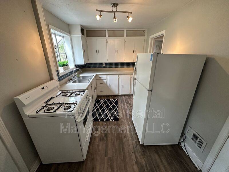 127 W 85th St - Photo 2 of 34