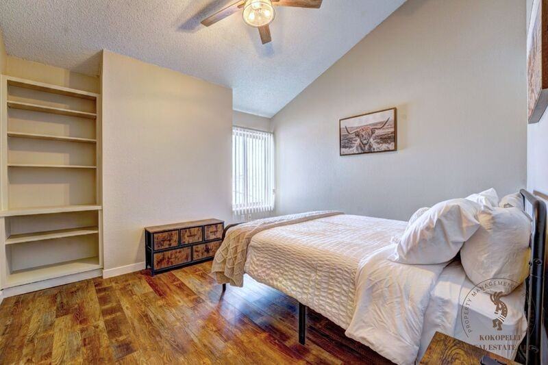 1020 Lakeside Ct - Photo 5 of 17