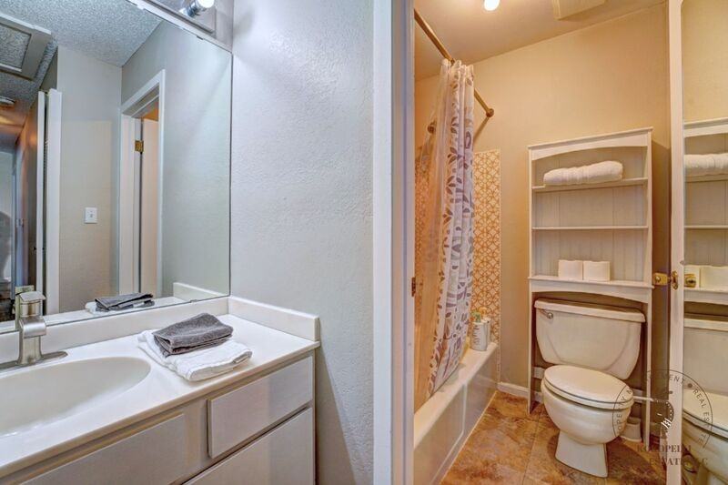 1020 Lakeside Ct - Photo 6 of 17
