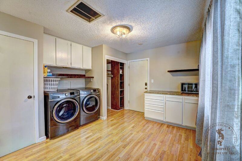 1020 Lakeside Ct - Photo 7 of 17