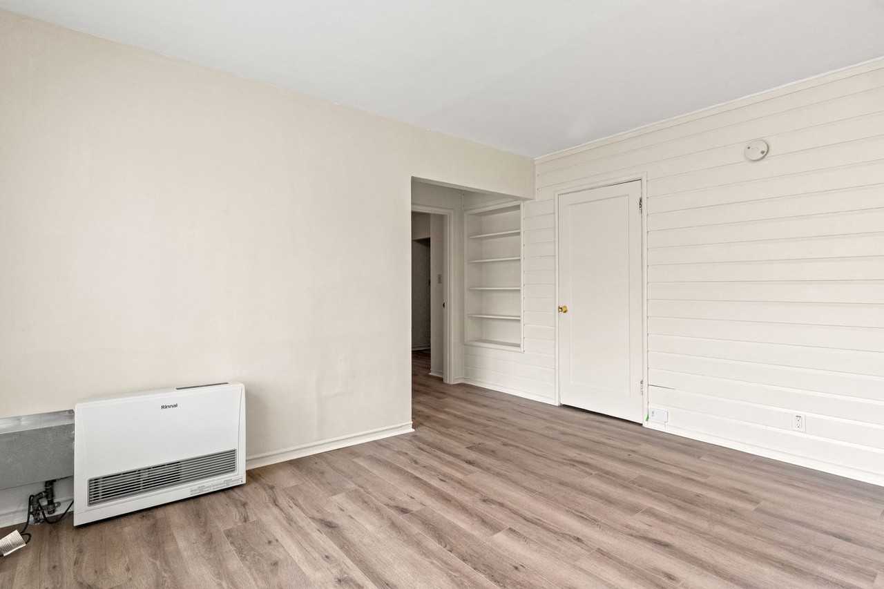 1905 E 29th St - Photo 2 of 23