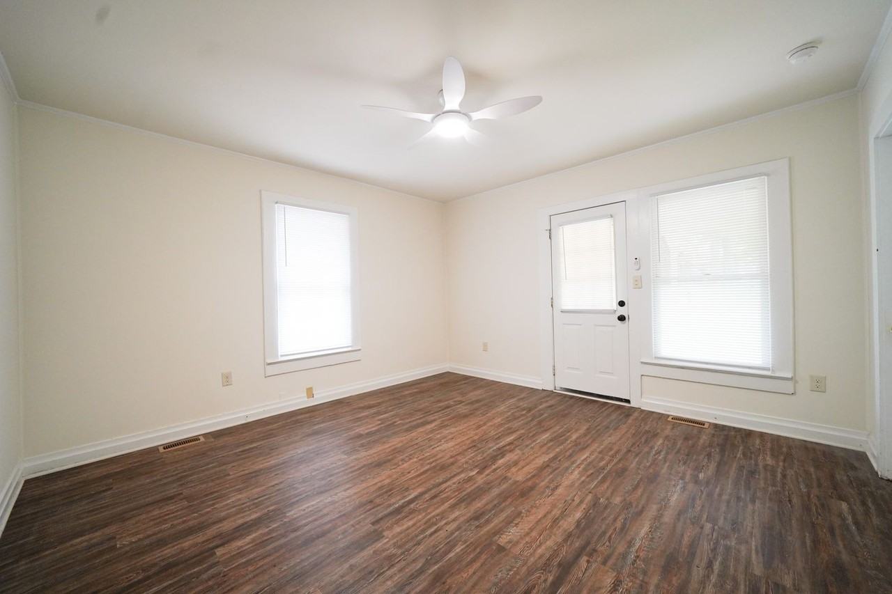 126 Mary St - Photo 3 of 16