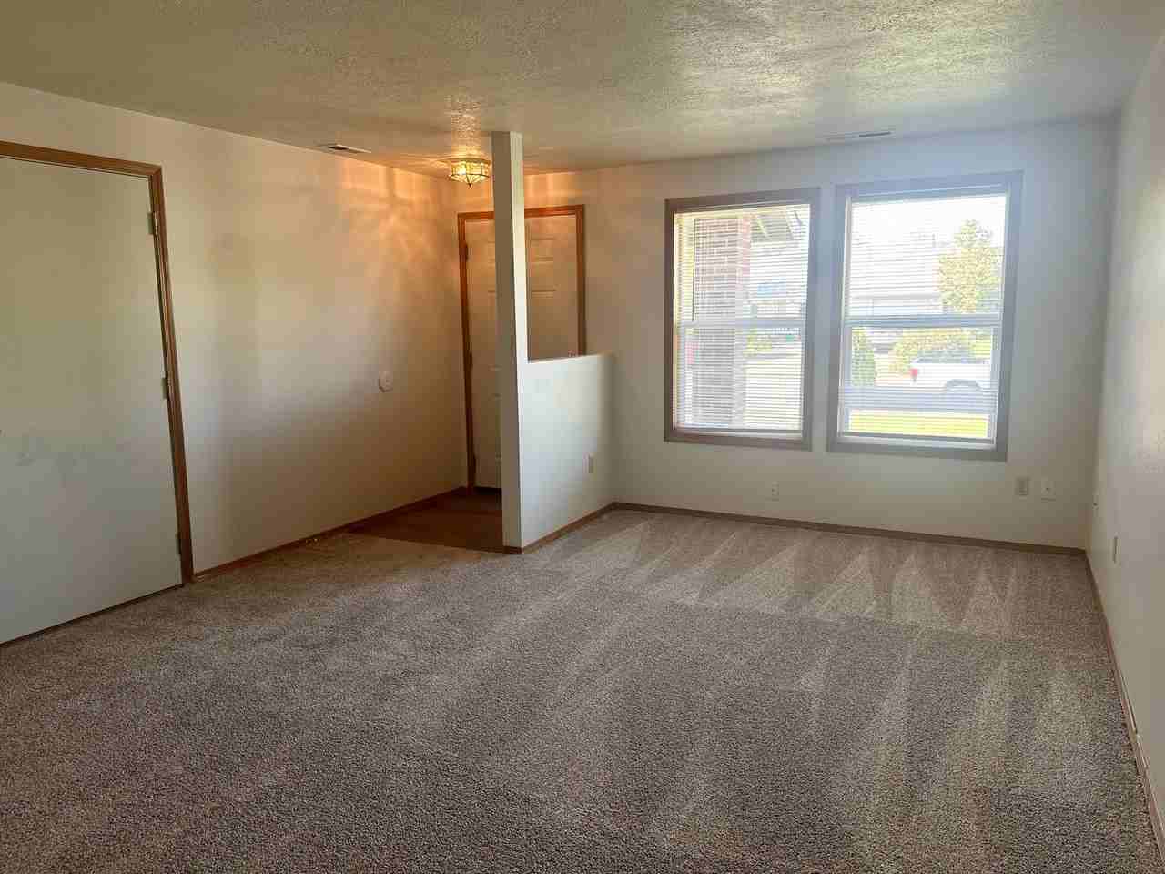 2538 Ne Norton Ct - Photo 3 of 30