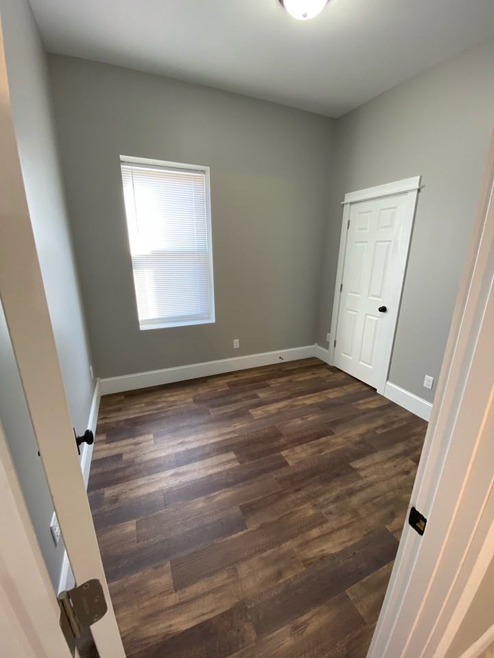 201 West Avenue-Ironhorse Flats - Photo 6 of 37