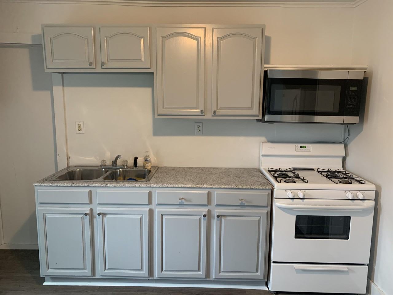 190 W 8th St - Photo 2 of 10