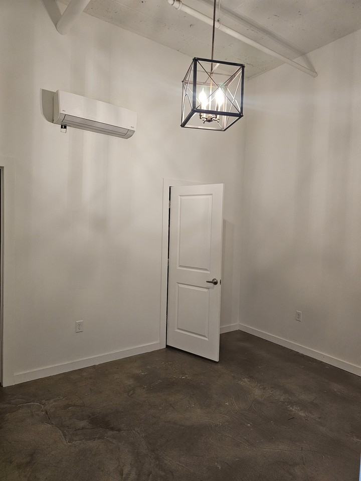 1119 North Summit Street (Wonder Bread) - Photo 7 of 11