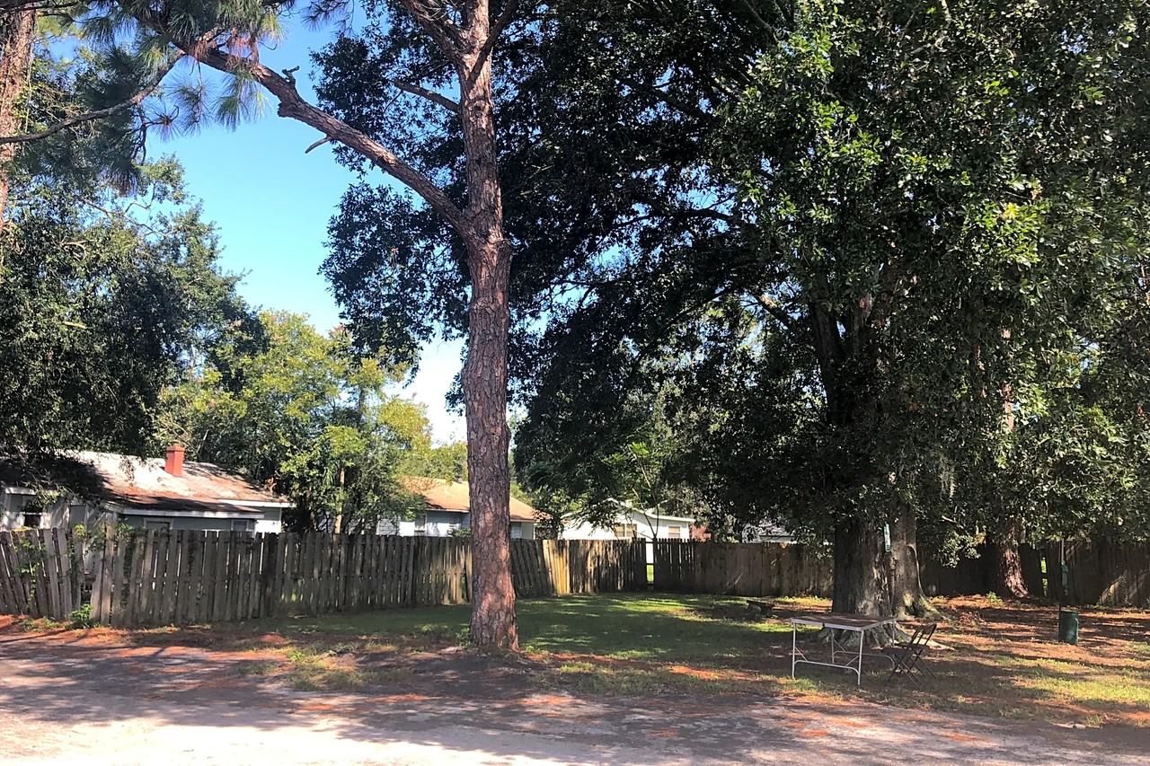 TIMUQUANA GARDENS - Photo 4 of 9