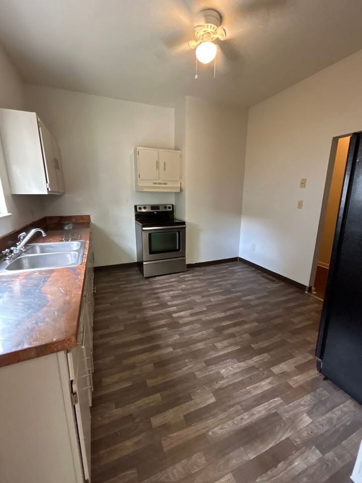 1517 Campbell Ave Sw - Photo 2 of 16
