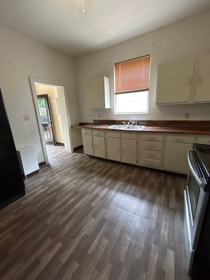 1517 Campbell Ave Sw - Photo 3 of 16