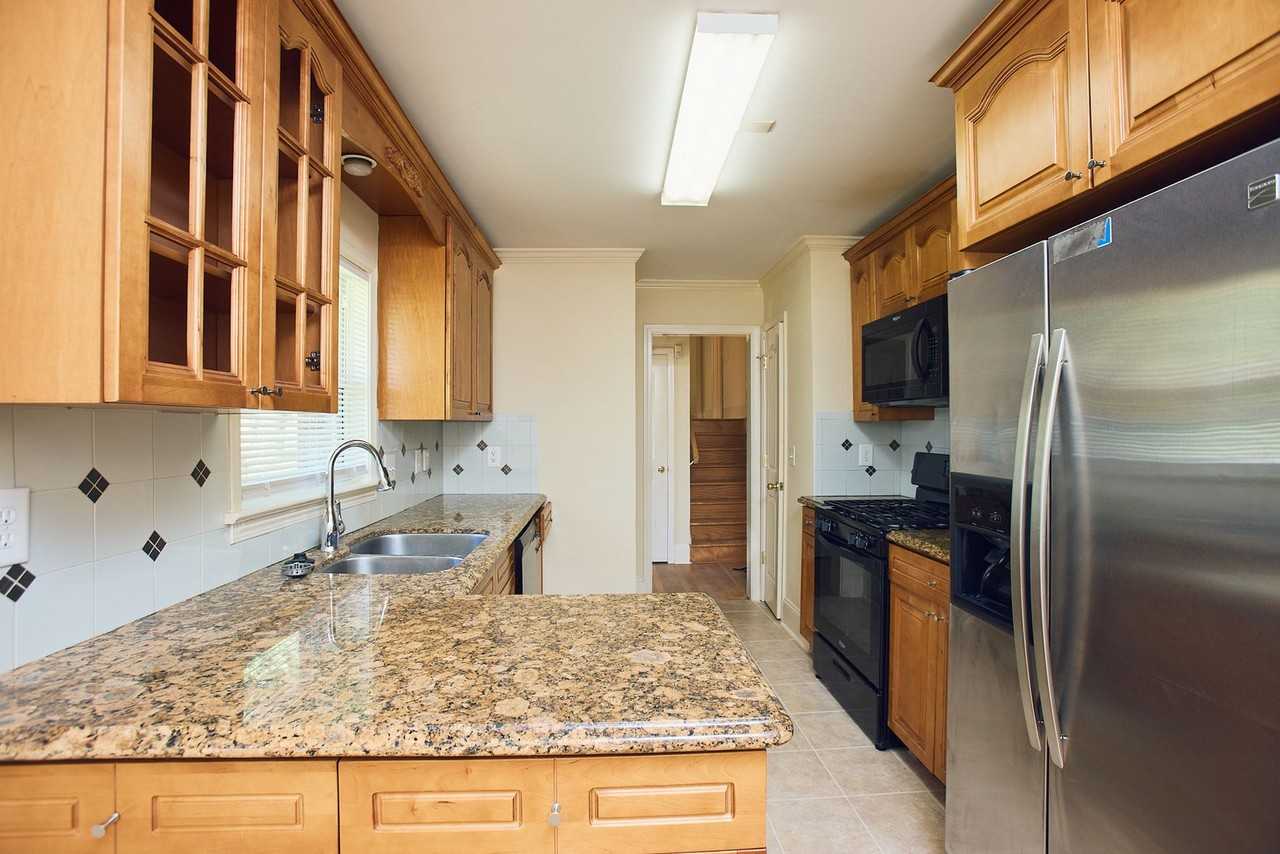1950 Farris Dr - Photo 4 of 17