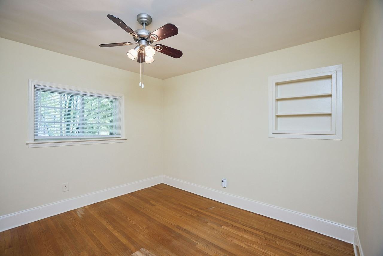 1950 Farris Dr - Photo 6 of 17
