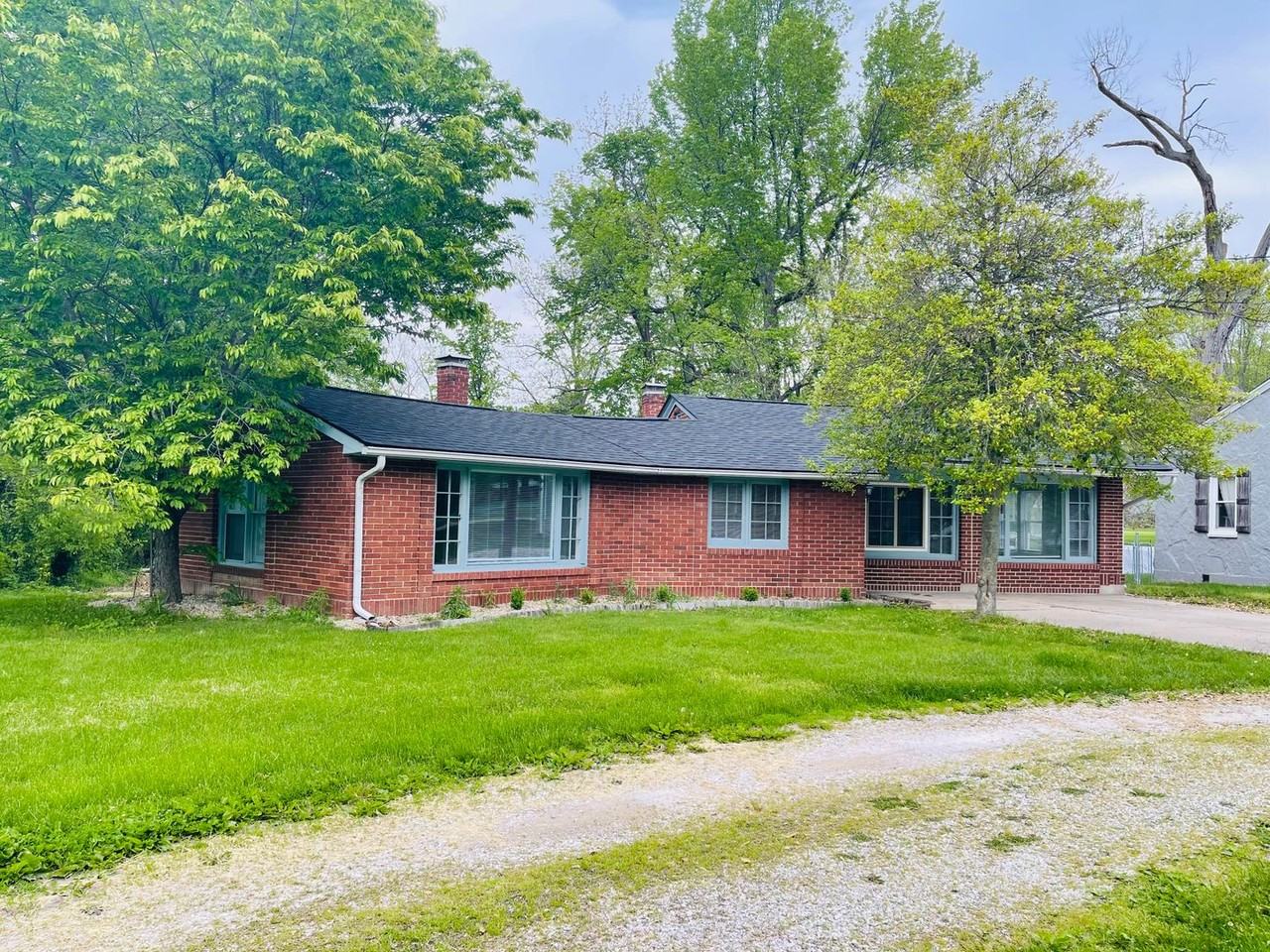 8338 Wabash Ave - Photo 3 of 19