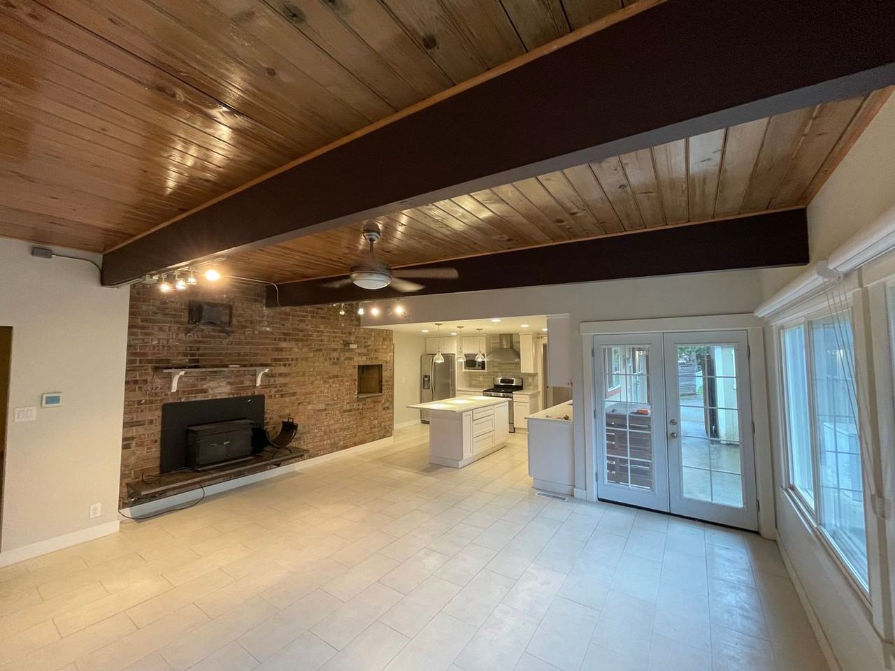 23131 10th Ave S - Photo 5 of 27