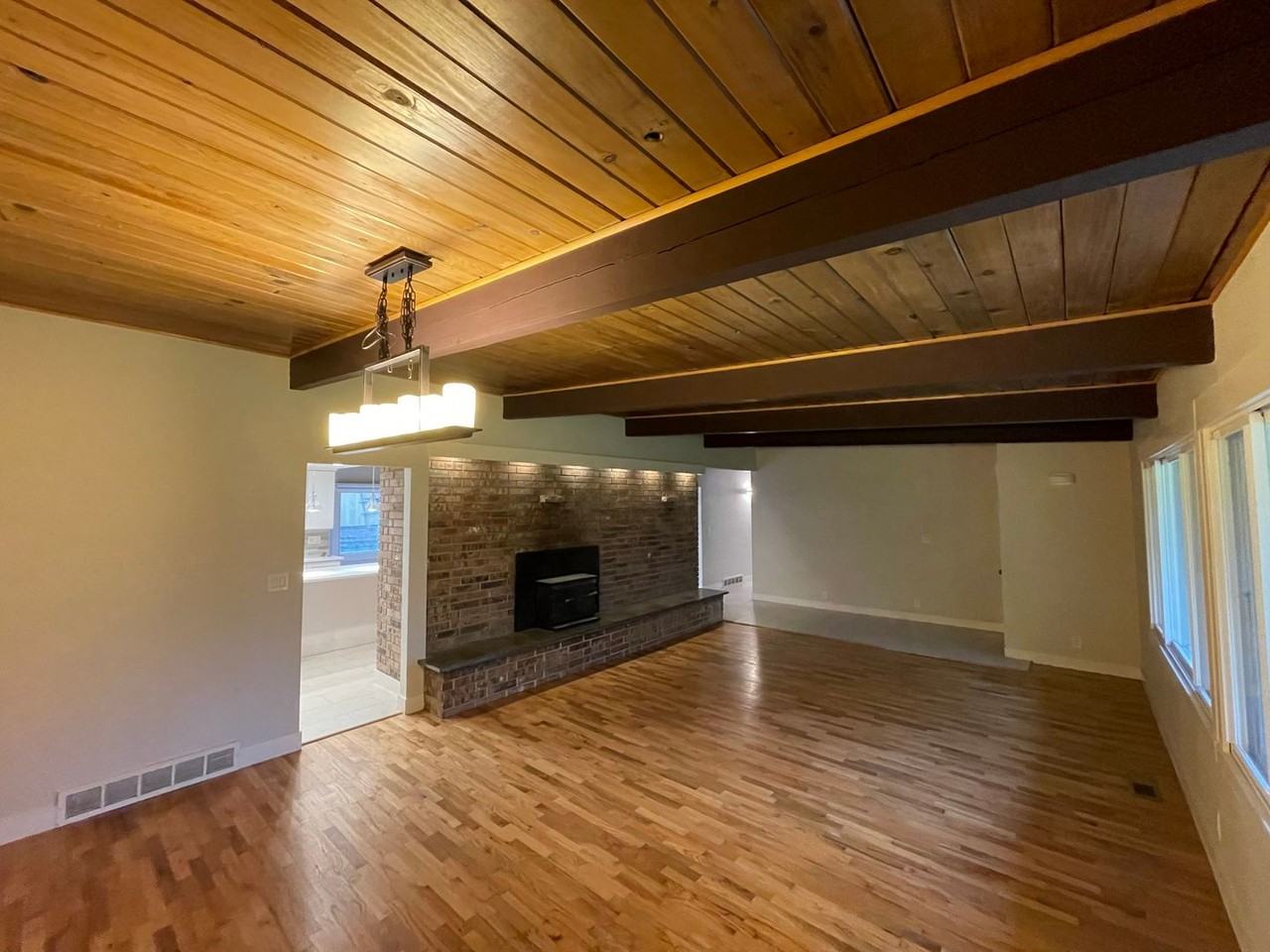 23131 10th Ave S - Photo 3 of 27