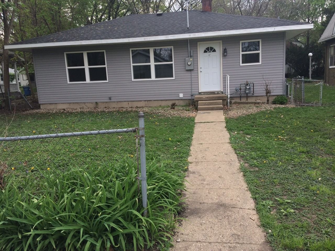 308 S Cottage Grove Ave - Photo 2 of 18