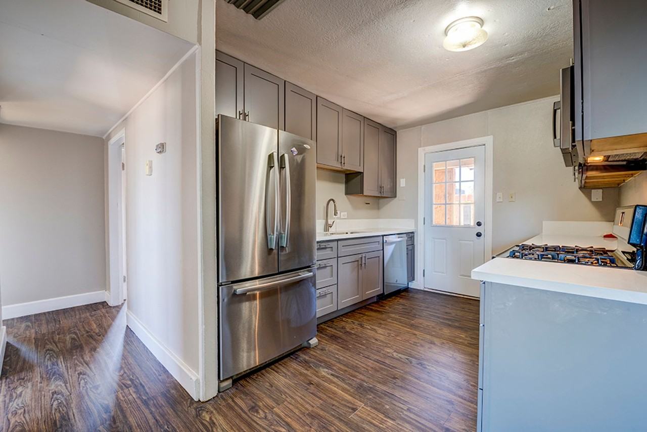 18 Magnesium St - Photo 2 of 49