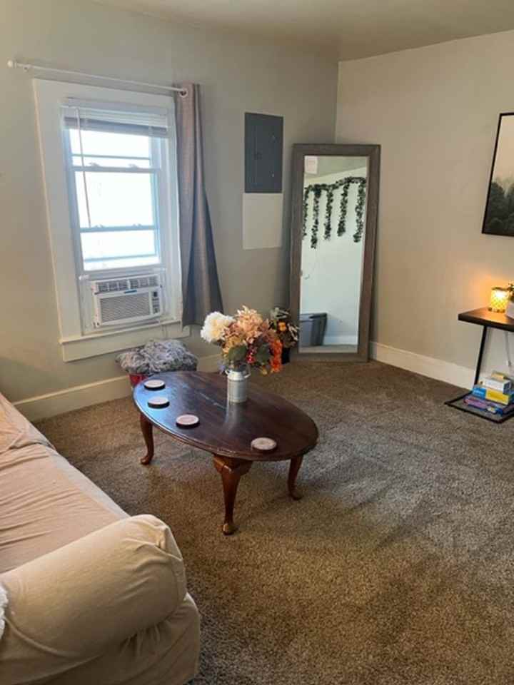 231 E 28th St - Photo 2 of 8