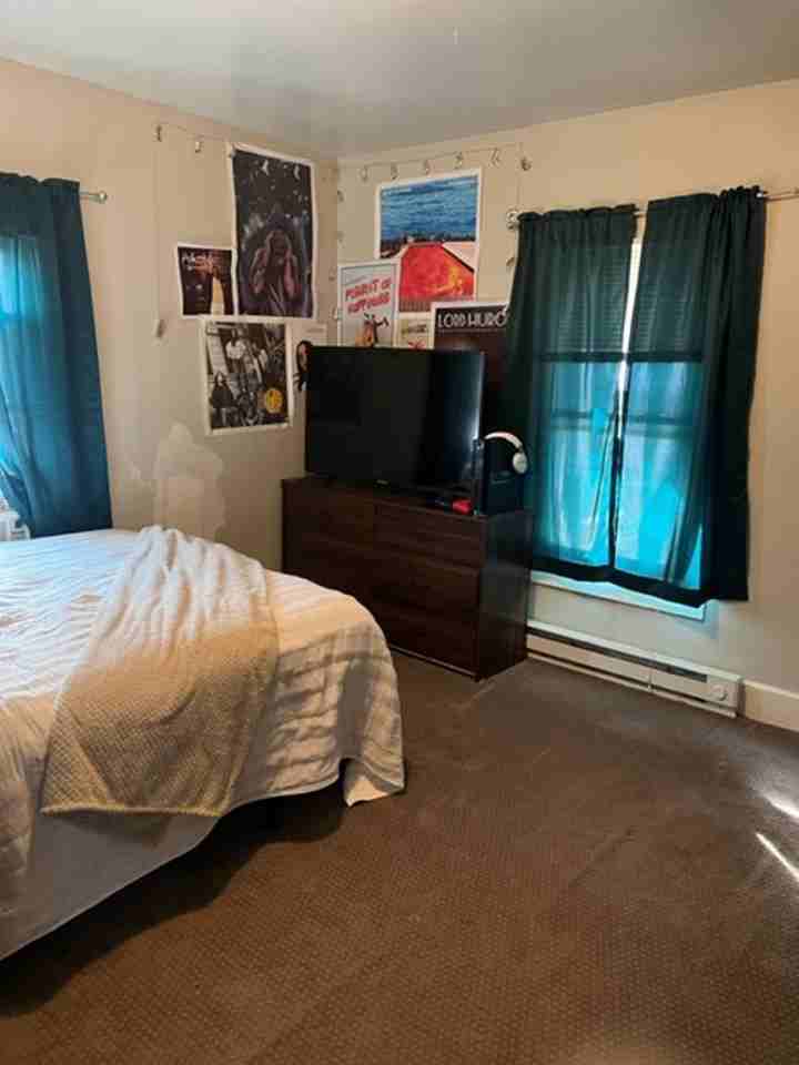 231 E 28th St - Photo 4 of 8