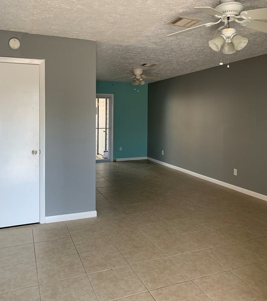 3922 Venetian Cir - Photo 2 of 8