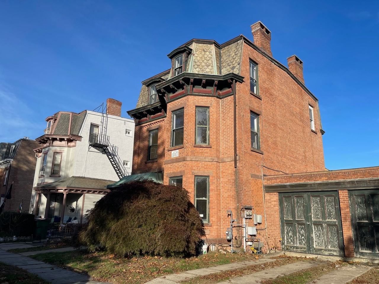 166 Montgomery St - Photo 2 of 24