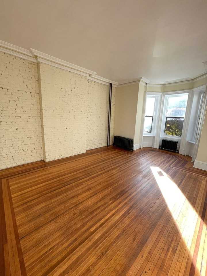 166 Montgomery St - Photo 4 of 24