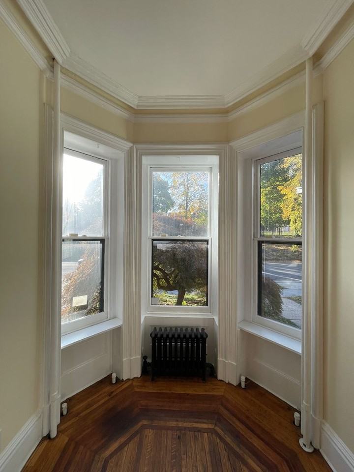 166 Montgomery St - Photo 5 of 24