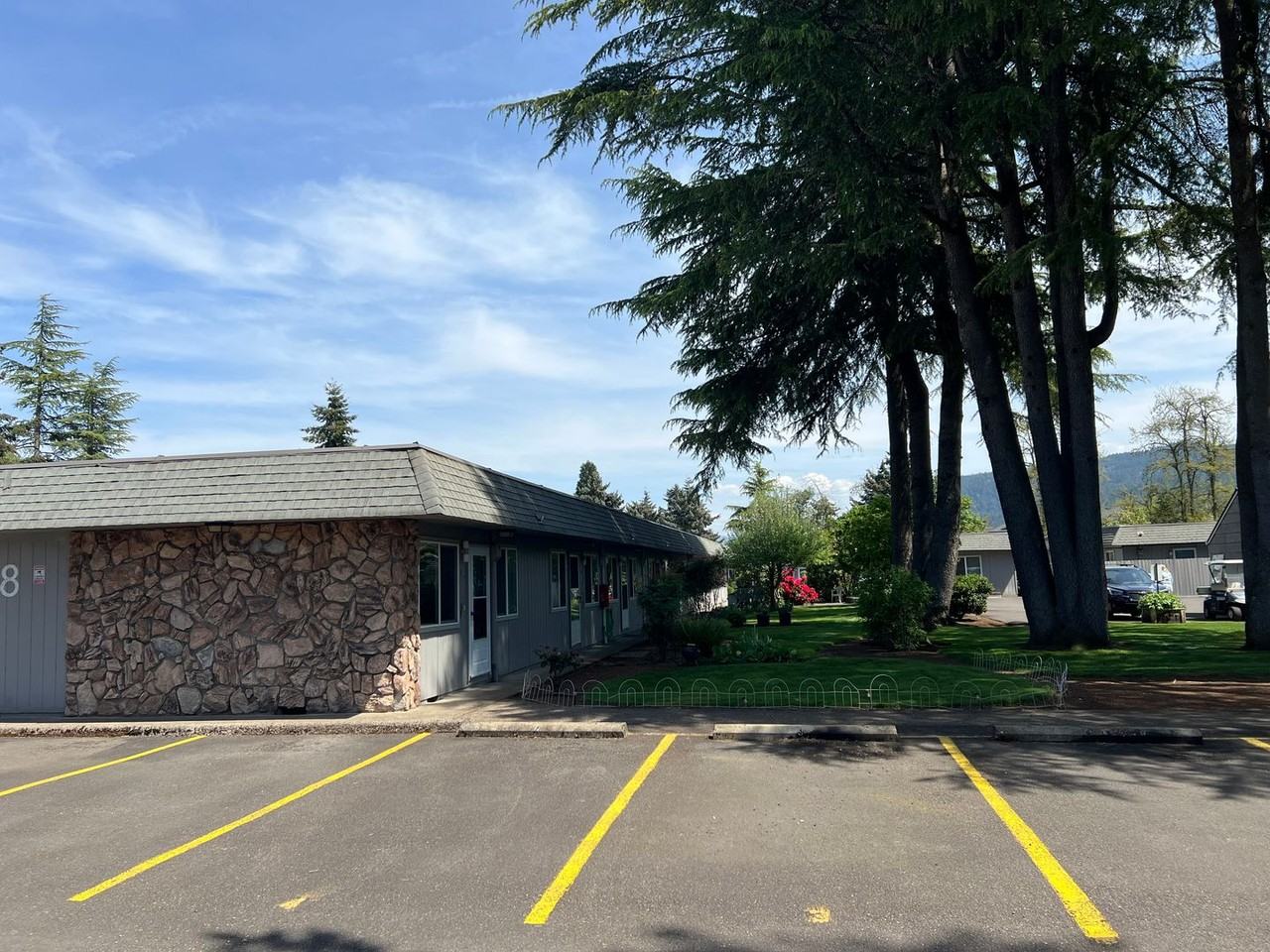 #189 MCKENZIE MANOR APARTMENTS - Photo 2 of 7