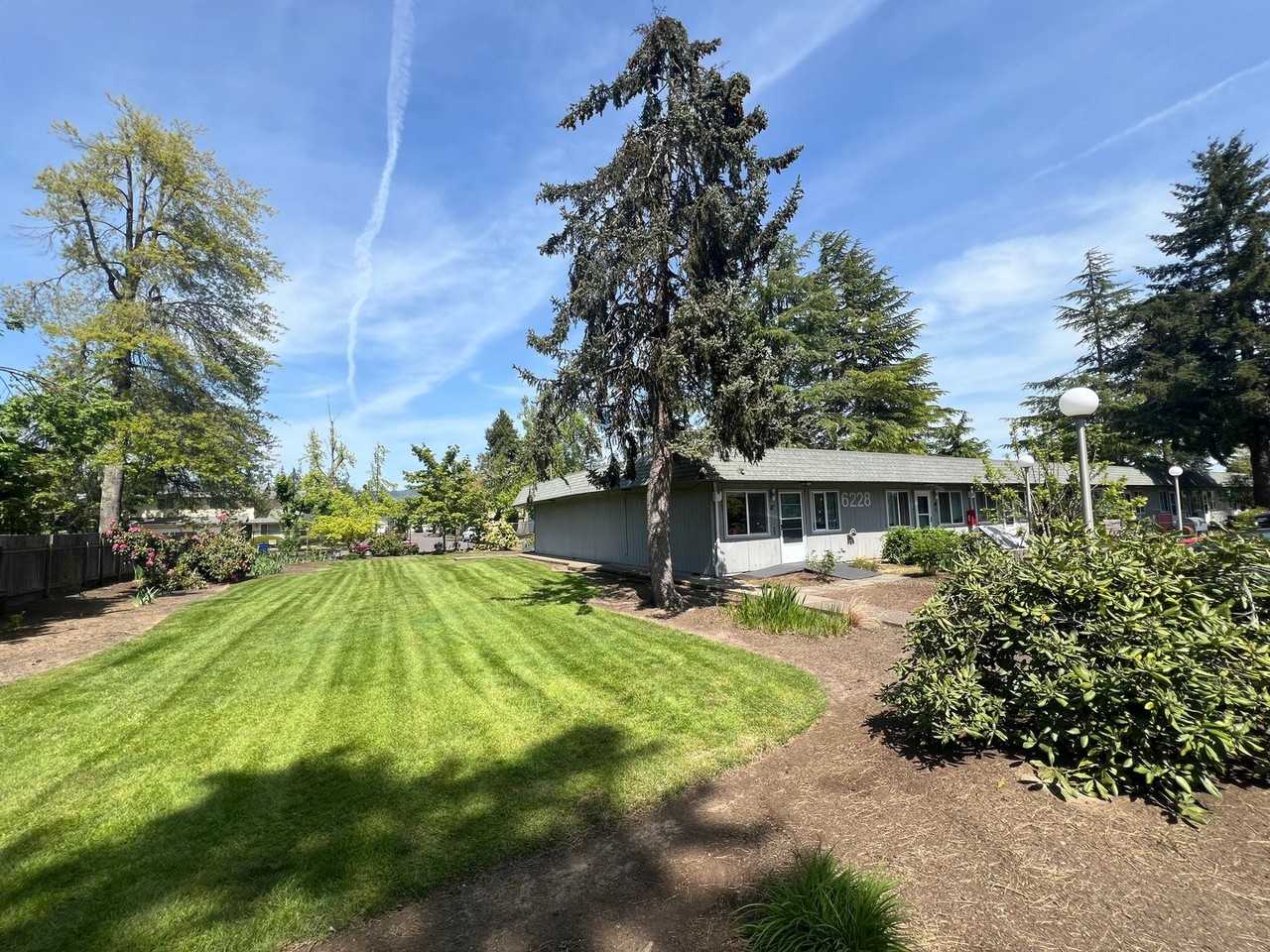 #189 MCKENZIE MANOR APARTMENTS - Photo 6 of 7