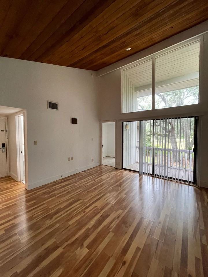 3318 Camelot Dr #3318 - Photo 4 of 25