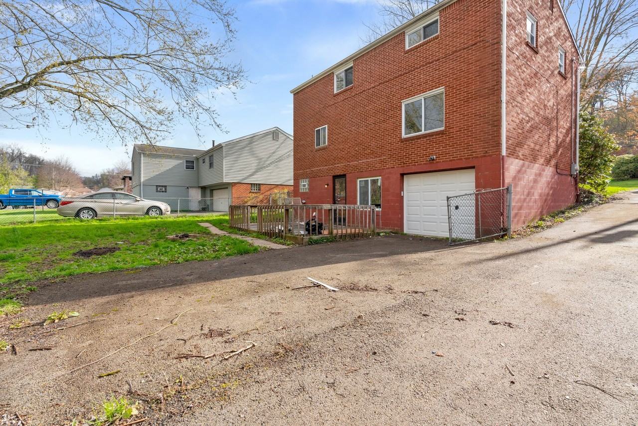 460 Rainier Dr - Photo 3 of 31