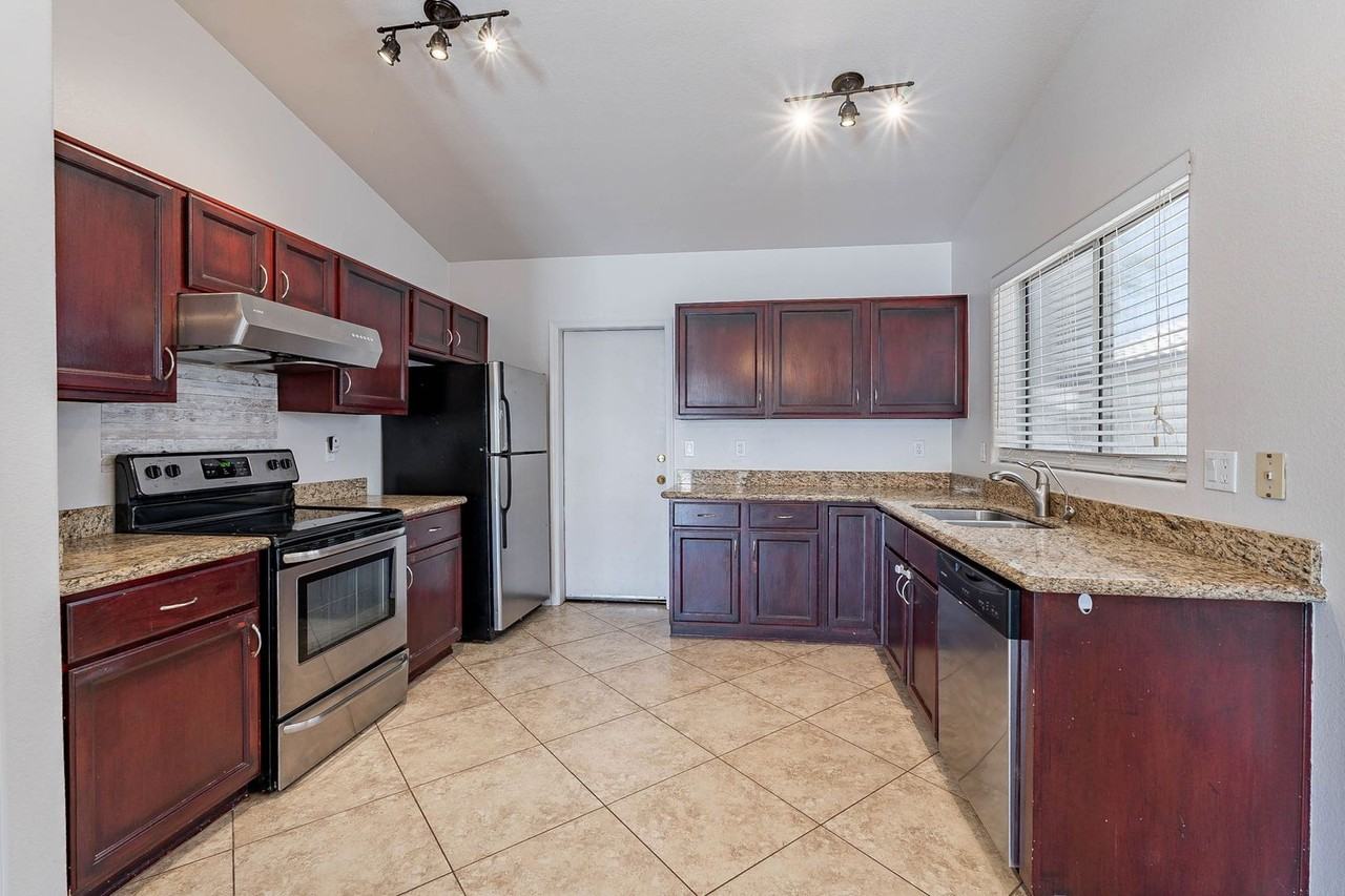 5463 W Geronimo St - Photo 4 of 47