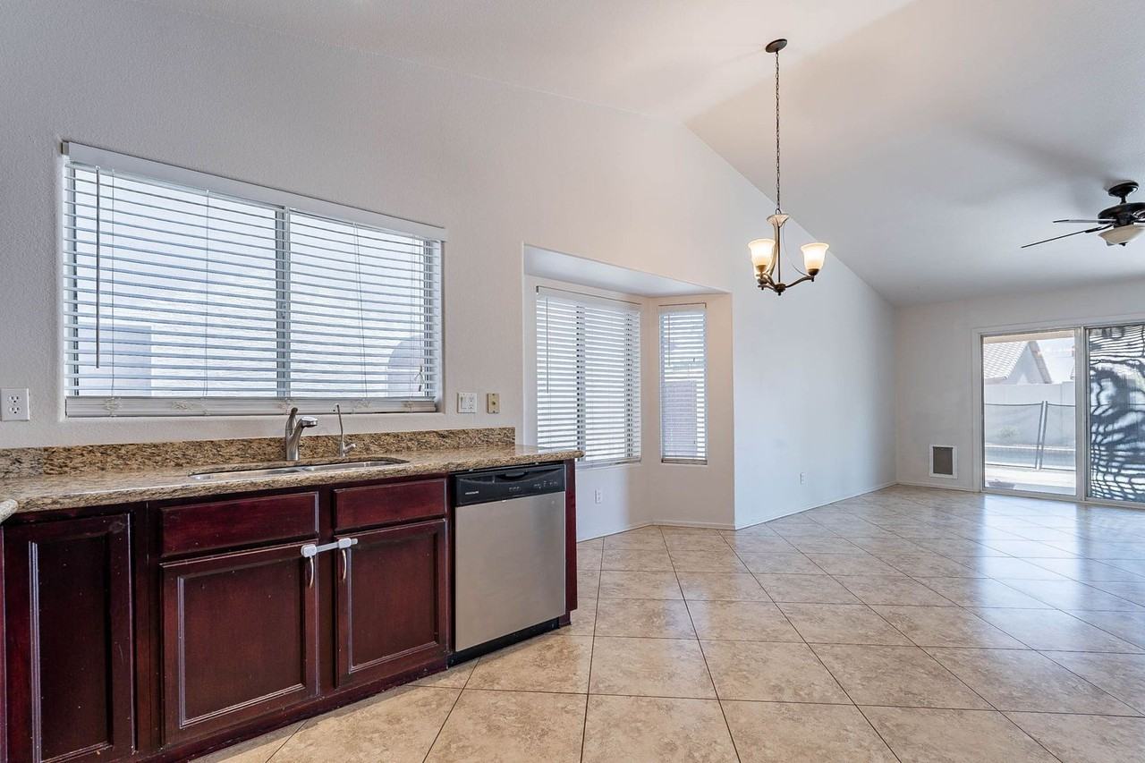 5463 W Geronimo St - Photo 5 of 47