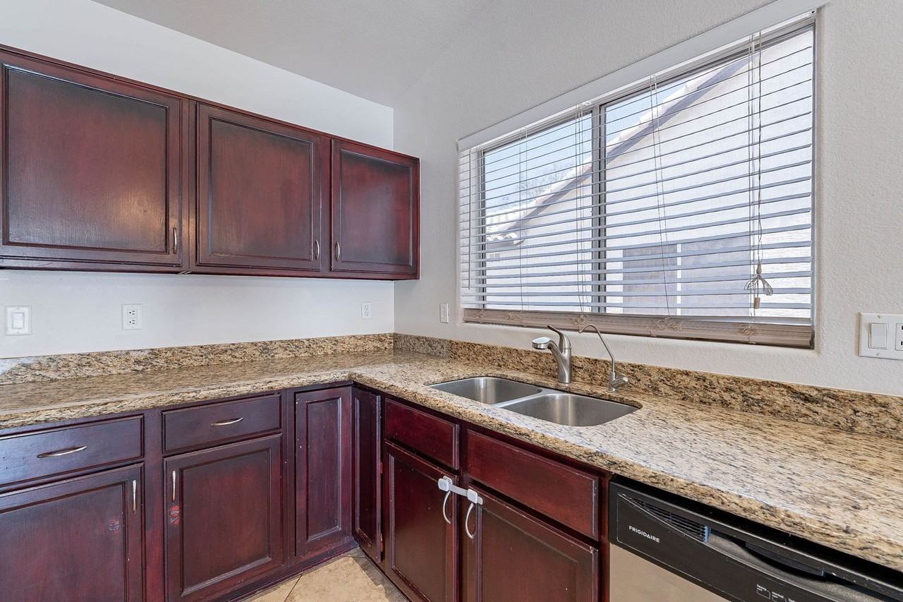 5463 W Geronimo St - Photo 6 of 47