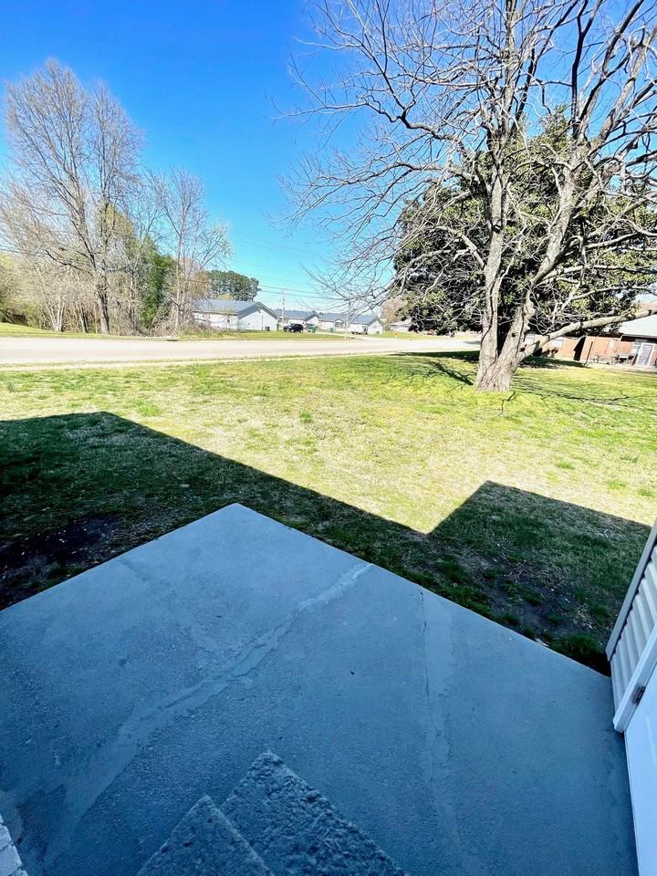 8 Rossfield Cove Left Side - Photo 3 of 10