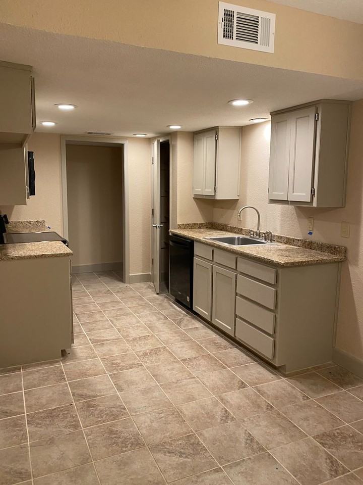 7580 Kings Ridge Rd - Photo 5 of 18