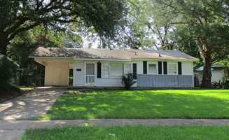 featured image of 1524 Leslie St