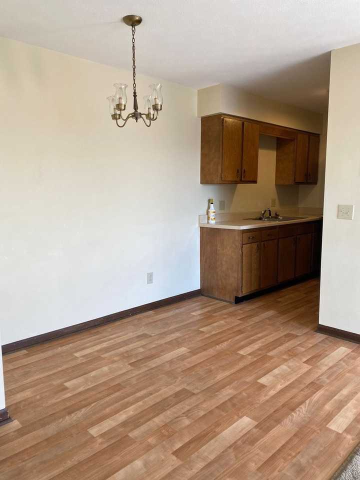 1625 Buttonwood Ct - Photo 7 of 9