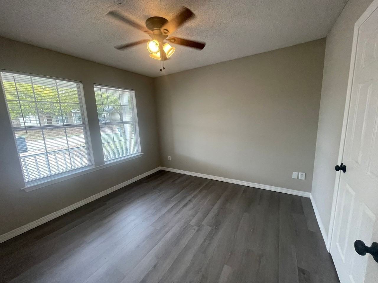 706 Crystal Wells Ct N - Photo 4 of 10