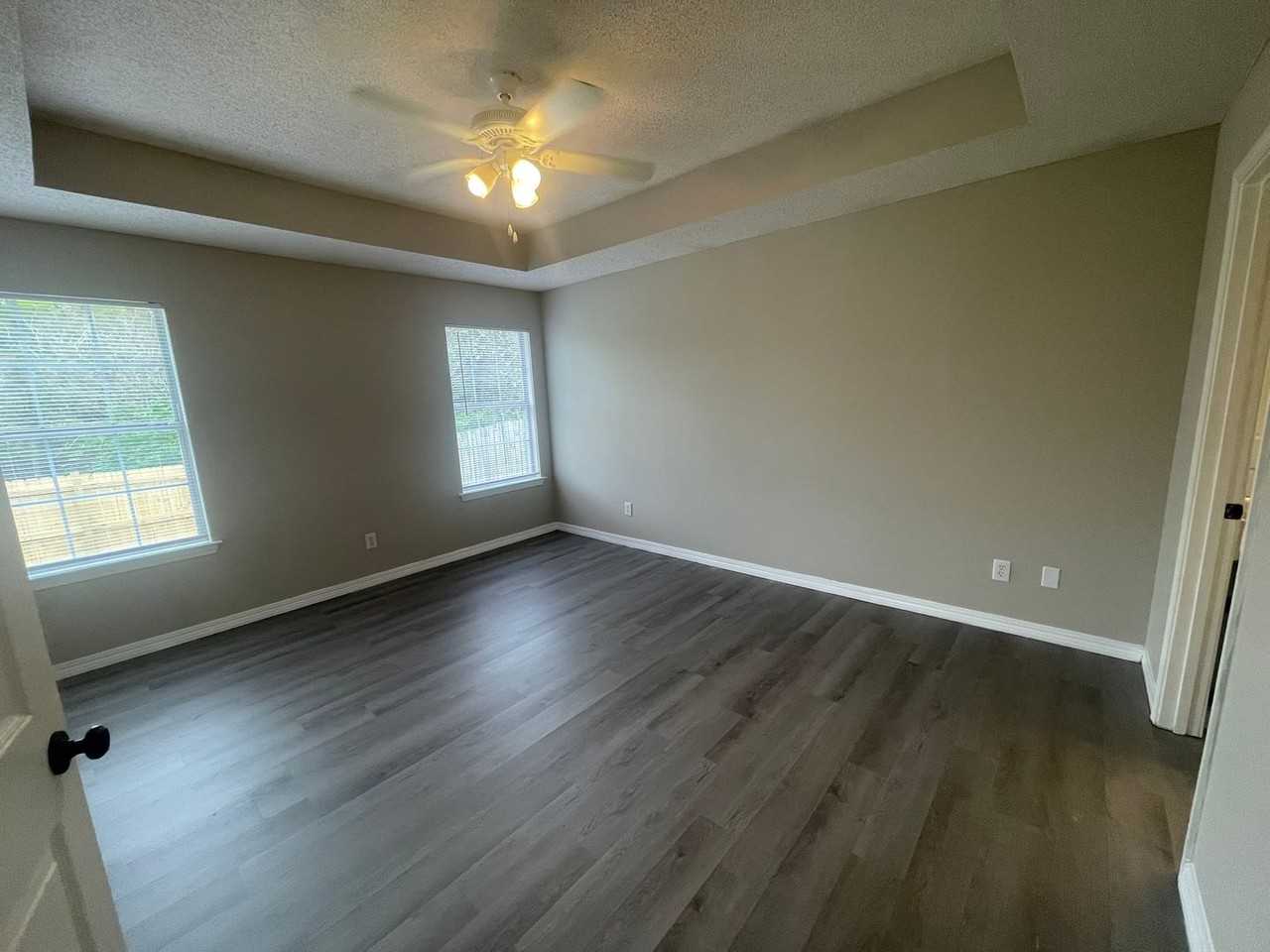 706 Crystal Wells Ct N - Photo 5 of 10