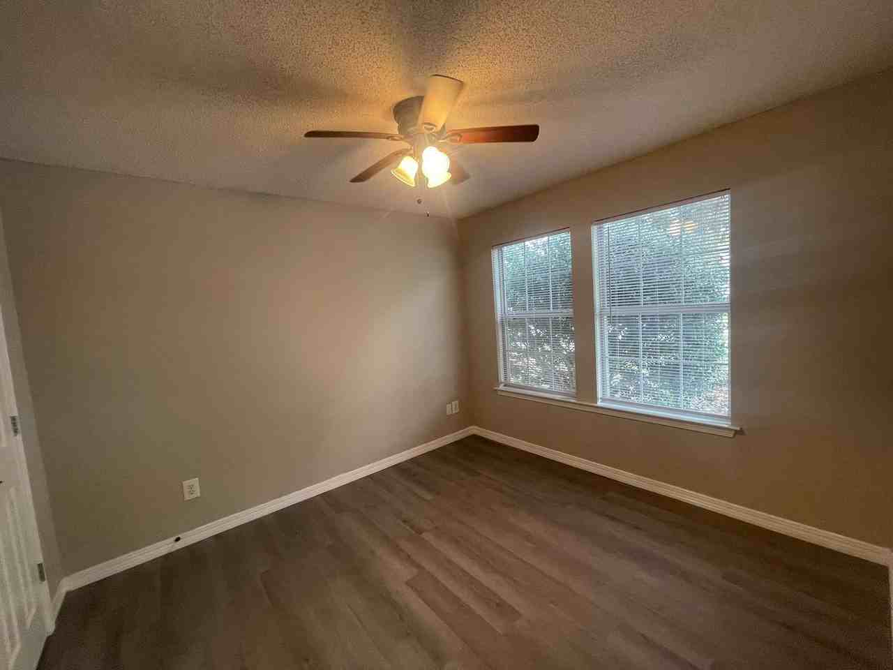 706 Crystal Wells Ct N - Photo 6 of 10