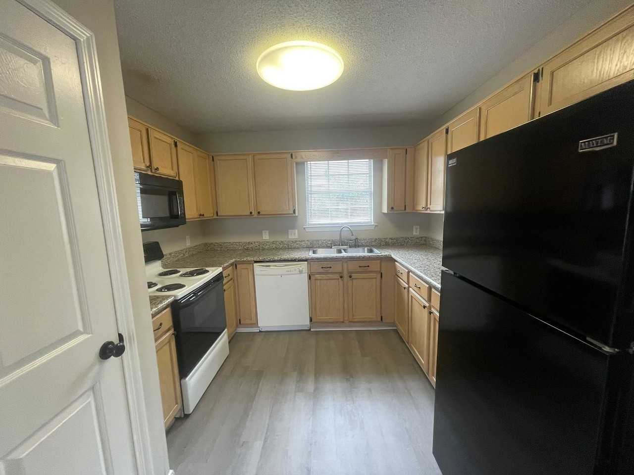 706 Crystal Wells Ct N - Photo 7 of 10