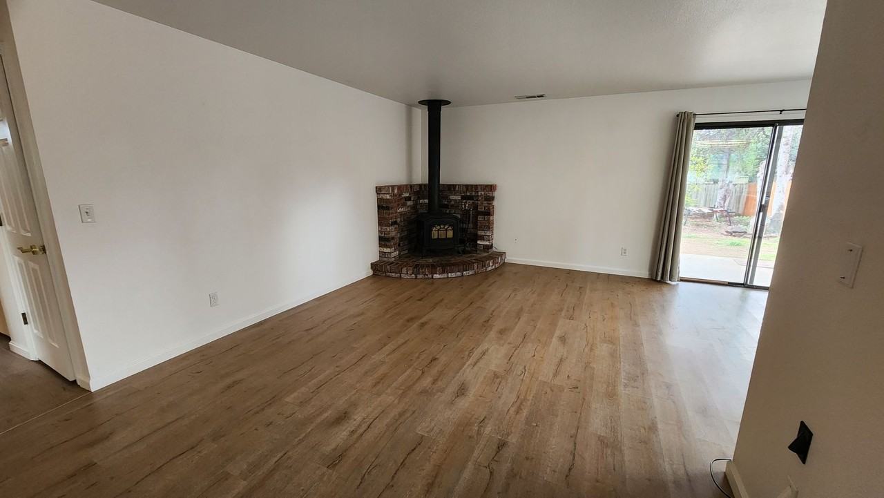 2870 Robert Ct - Photo 3 of 15