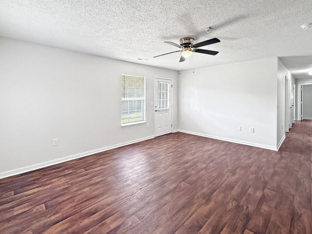 1637 Cobblestone Ln - Photo 2 of 18