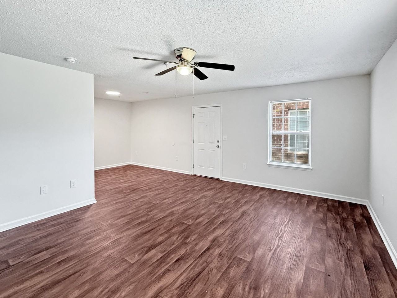 1637 Cobblestone Ln - Photo 4 of 18